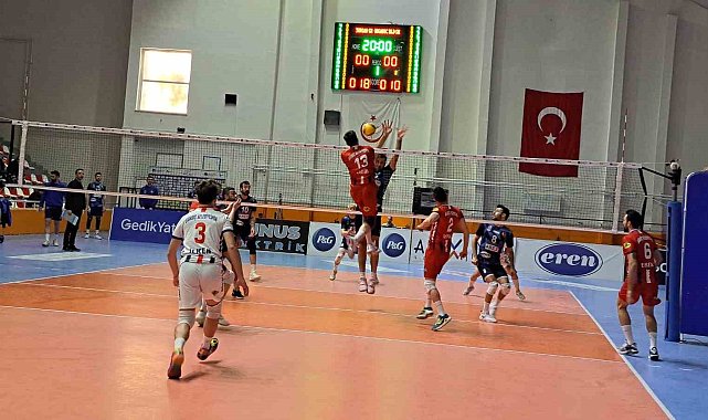 Efeler Ligi: TÜRŞAD: 3 - Bigadiç Belediye SK: 0