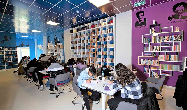 Efeler'de 17'nci Kitap Kafe açılış için gün sayıyor