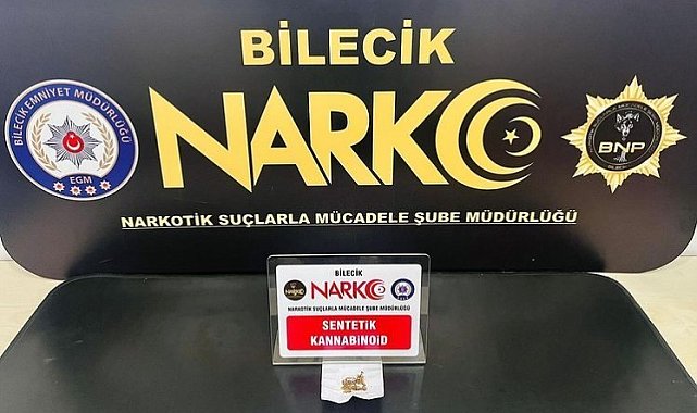 Ehliyetsiz araç kullanan şahsın üzerinden uyuşturucu madde çıktı