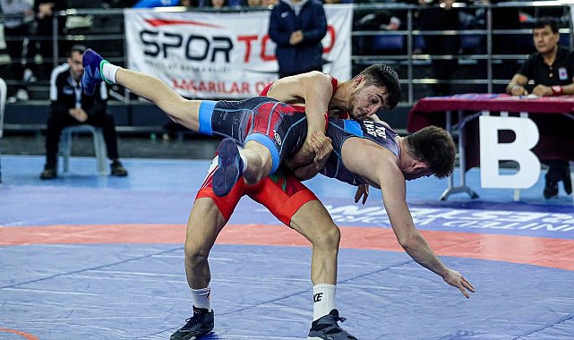 Enes Ülkü ve Servet Angi'den altın madalya