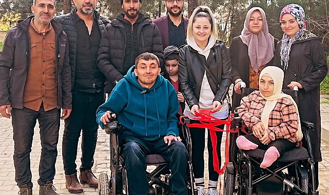 Engelli çift aşklarının önündeki son engeli de aştı