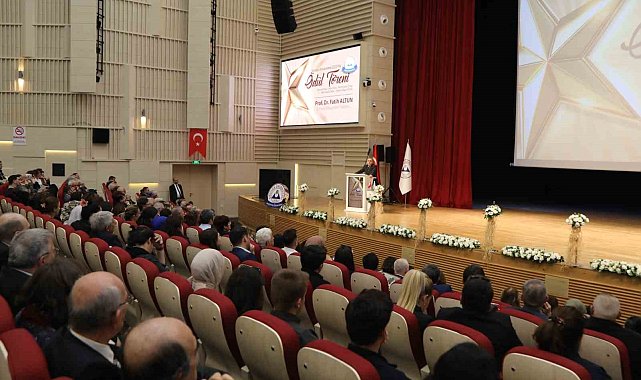 Erciyes Üniversitesi&#039;nde 2023 yılı ödülleri sahiplerini buldu