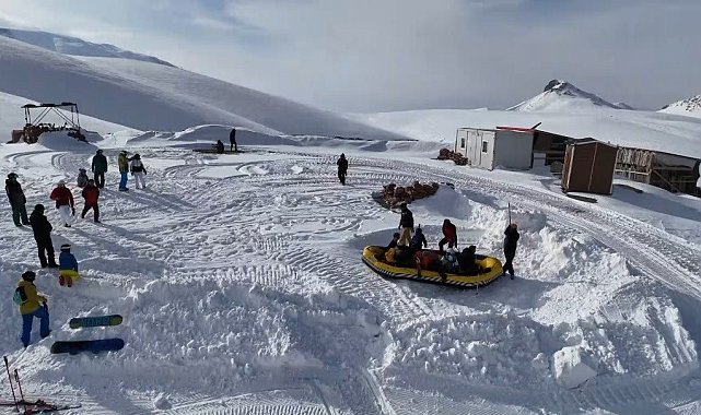 Ergan Kayak Merkezinde kar raftingi