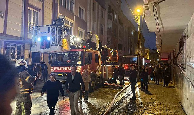 Esenyurt'ta 4 katlı binada korkutan yangın: Mahsur kalan 12 kişi kurtarıldı