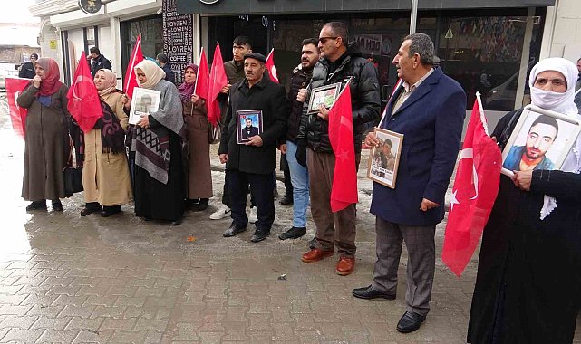 Evlat nöbetindeki anne Saliha Mert: "DEM Parti'ye oy verenler hakkımıza giriyorlar"