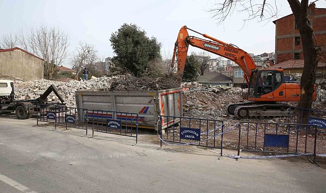 Eyüpsultan'da Haliç Hospital binasının yıkımı tamamlandı