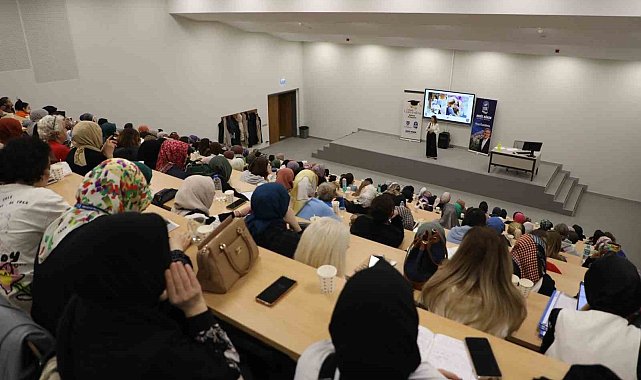Eyüpsultanlı anneler üniversiteli oldu: "Yarım kalmış hikayemi tamamlıyorum"