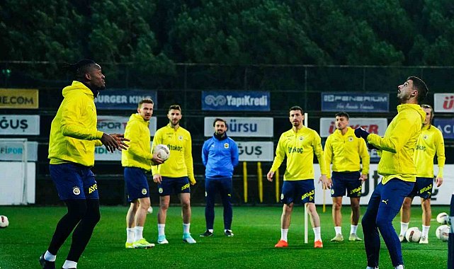 Fenerbahçe, Alanyaspor maçı öncesi kampa girdi