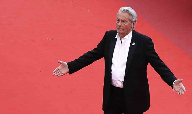 Fransız yıldız Alain Delon'un evinden 72 silah ve 3 bin mermi çıktı