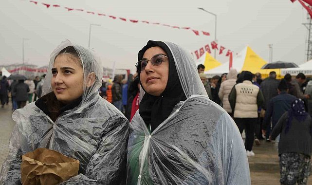 Gaziantep'te depremzedelerin kura heyecanı