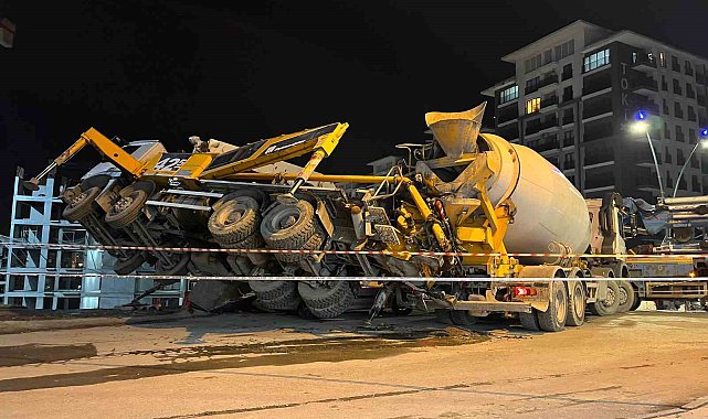Gaziosmanpaşa'da inşaat çalışmasında beton pompası aracı yan yattı