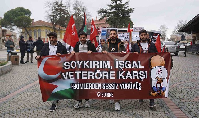 Gazze'ye destek için bir araya gelen üniversite öğrencilerinden sessiz yürüyüş