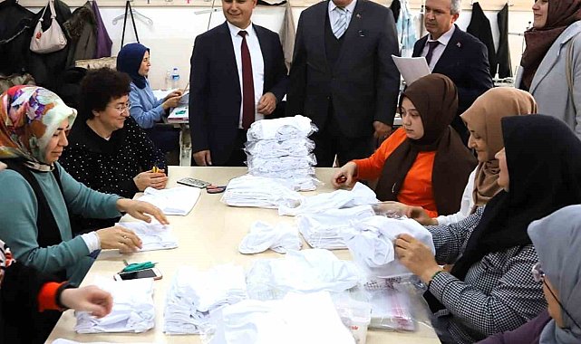 Gazzeli çocuklar için Acıpayam'da çamaşır üretiliyor