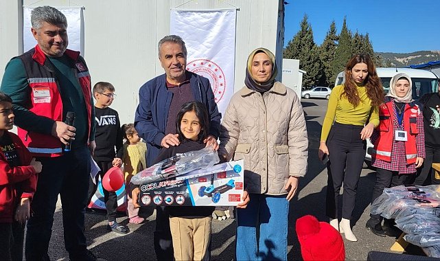 Geçici barınma merkezlerindeki çocuklara psikososyal destek sürüyor