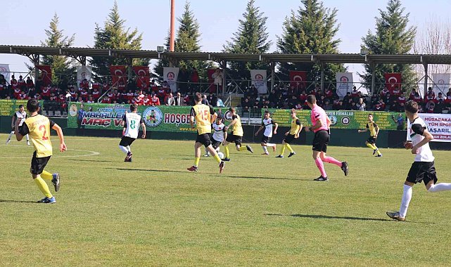 Gençleri sporla buluşturan 'Mahallemde Maç Var' turnuvasında ilk düdüğü Ümit Öztürk çaldı