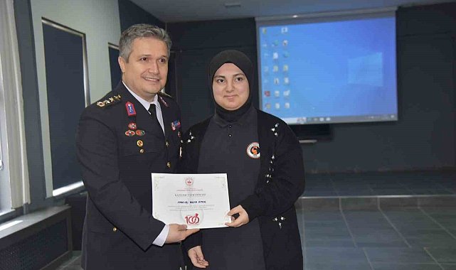 Giresun'da Merve Esma Aydın, Jandarma Genel Komutanlığı resim yarışmasında il birincisi oldu