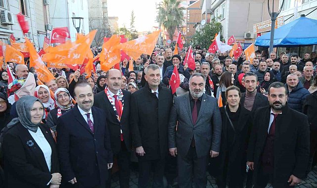 Gölcük Belediye Başkanı Ali Yıldırım Sezer'den gövde gösterisi