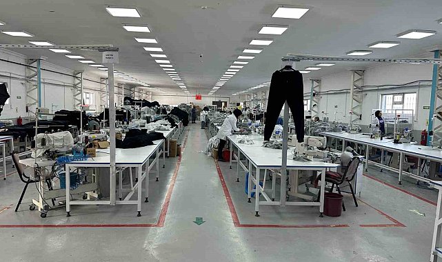 Göle'de açılan tekstil atölyesinde 90 kişi istihdam ediliyor