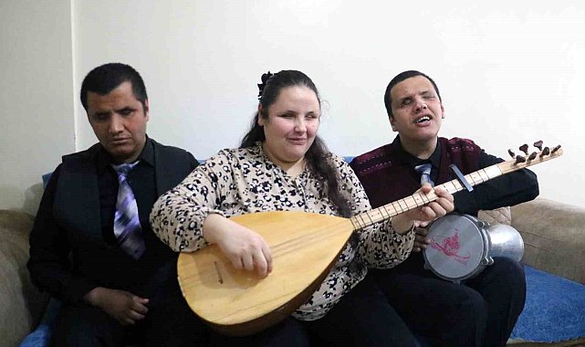 Gözleri görmeyen 3 kardeşin neşesi insanlara umut oluyor
