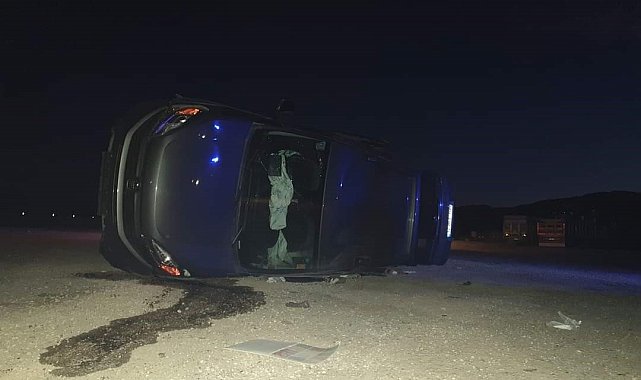Hafif ticari araç devrildi: 5 yaralı