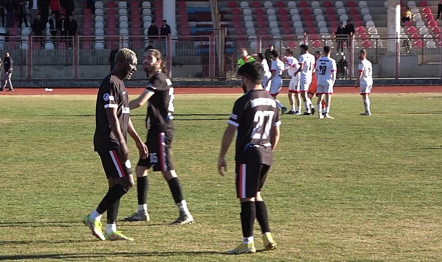 Hakeme yumruk atan o futbolcu tutuklandı!