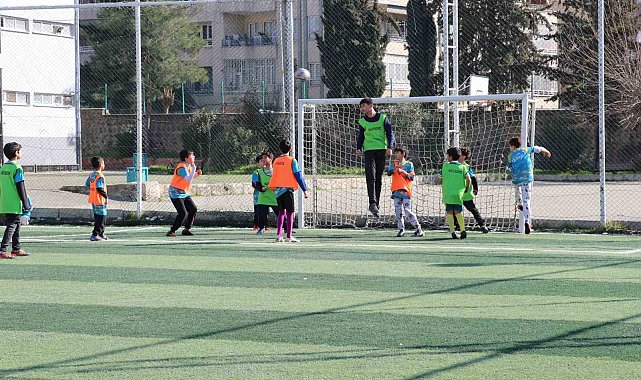 Haliliye Belediyesi futbol okulu miniklerin adresi oldu