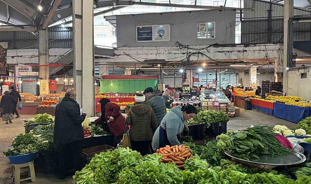 Halk pazarına yoğun ilgi