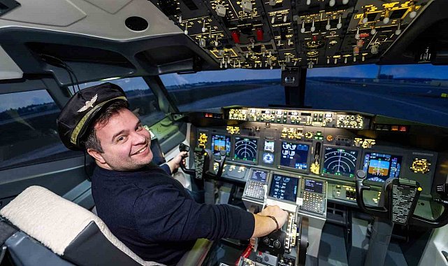 Havacılık tutkunundan evine 130 bin sterlinlik gerçeği aratmayan Boeing 737 simülatörü