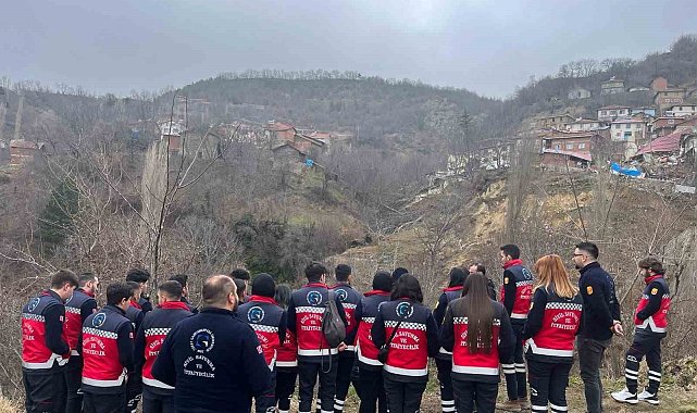 Heyelanın olduğu bölgede afet dersi işlediler