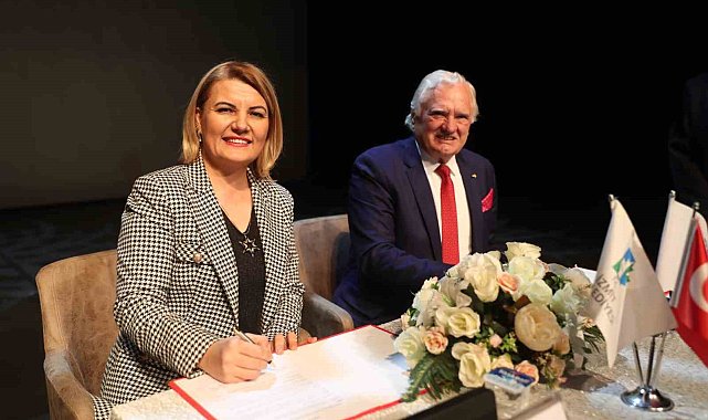 IGF Dünya Folklor Birliğinin Türkiye'deki ilk ofisi İzmit Sanat Akademisinde