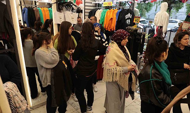 İndirimli kazak ve pijama izdihamı