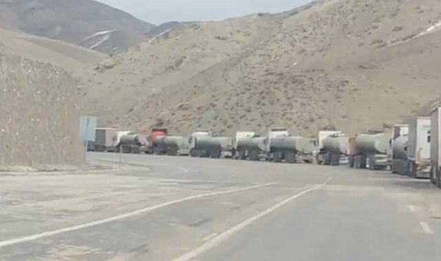 İran sınırında tır kuyruğu 15 kilometreyi buldu