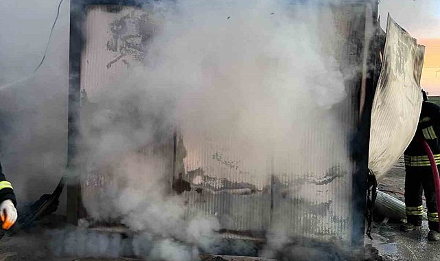 İşçilerin kaldığı konteyner ev alev alev yandı