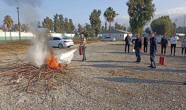 İskenderun'da konteyner kent sakinlerine yangın eğitimi verildi