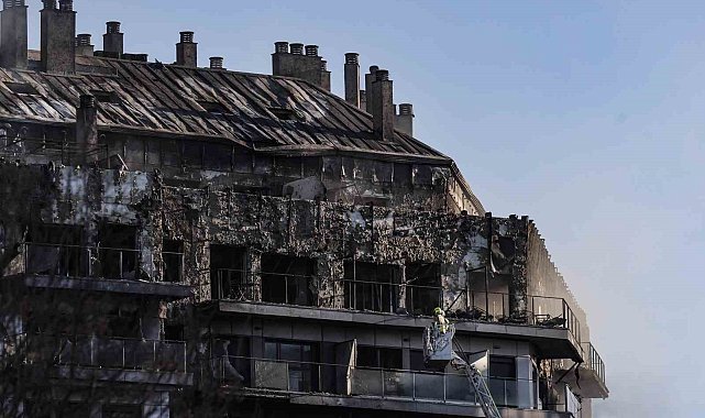İspanya'da 14 katlı binada ölenlerin sayısı 9'a yükseldi