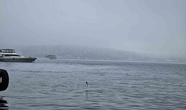 İstanbul Boğazı'nda yoğun sis nedeniyle gemi trafiği askıya alındı