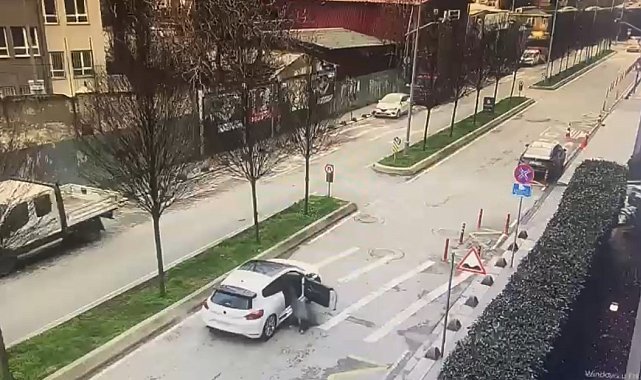 İstanbul&#039;da film gibi olay kamerada: Kaçırdıkları adamı vurup araçtan attılar