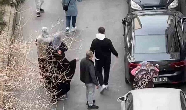 İstanbul'da "bina kötü kokuyor" tepkisi meydan kavgasına dönüştü: Ortalık karıştı, çocuğun kaşı patladı