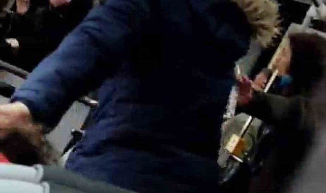 İstanbul'da "Çocuğuna niye akbil basmadın" kavgası kamerada: Otobüste ortalık karıştı, kadın çığlık çığlığa kaldı
