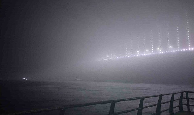 İstanbul'da yoğun sis: Göz gözü görmedi