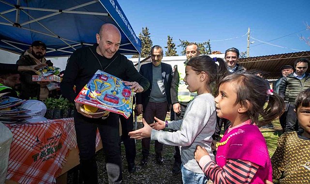 İzmir afet bölgesiyle dayanışmayı sürdürüyor