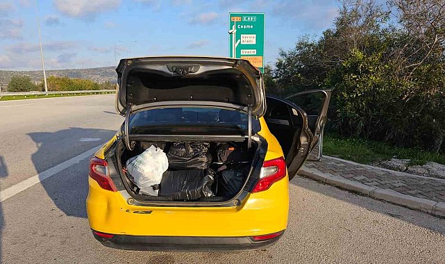 İzmir'de jandarmadan göçmen kaçakçılığı operasyonu: 9 kişi yakalandı
