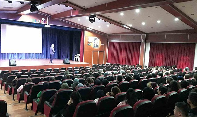 İzmir'de "Kur'an-ın Mucizeleri" konferanslarına öğrencilerden yoğun ilgi