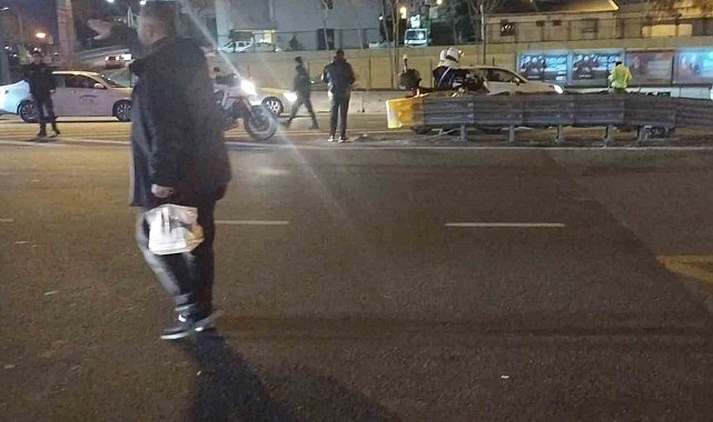 Kadıköy D100'de bir şahsa önünü kesmeye çalıştığı otomobil çarptı