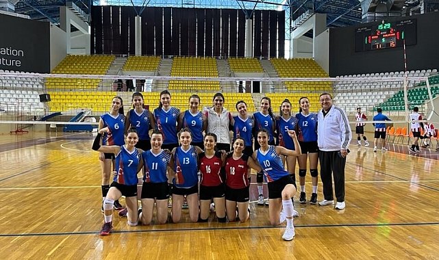 Kadın voleybol takımından gümüş madalya