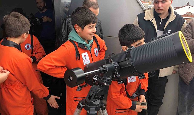 Kağıthane'de öğrenciler, dede ve nineleriyle uzayı keşfetti