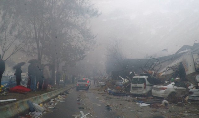 Kahramanmaraş'ta 6 Şubat depremi araç kamerasında