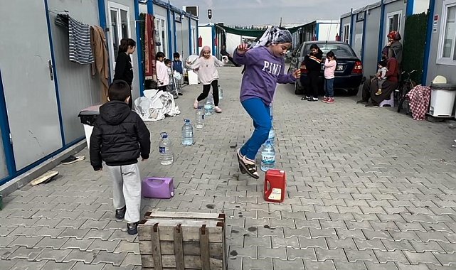Kahramanmaraş'ta çocuklar konteyner kentte survivor parkuru yaptı