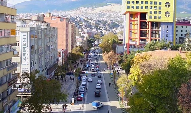 Kahramanmaraş'ta ticaretin kalbinin attığı cadde eski günlerini arıyor