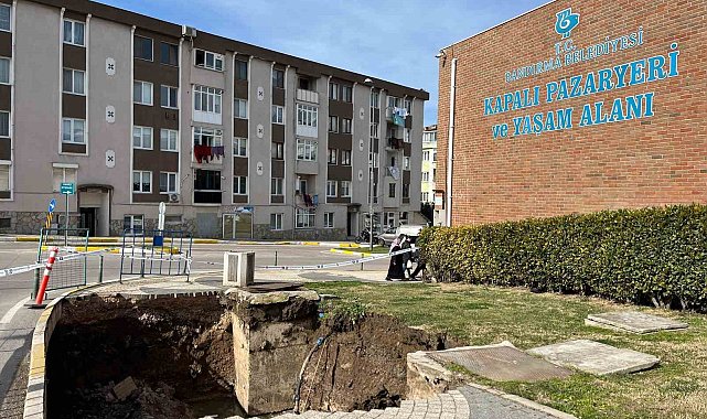 Kaldırım çöktü, faciadan dönüldü